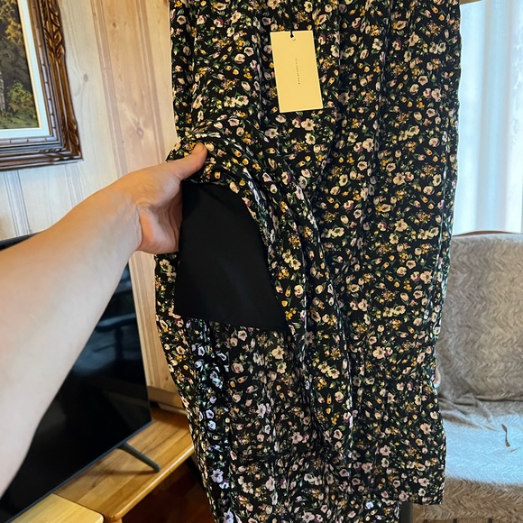 Halston skirt brand new with tag. Lined, flowy, midi length. - Picture 5 of 5